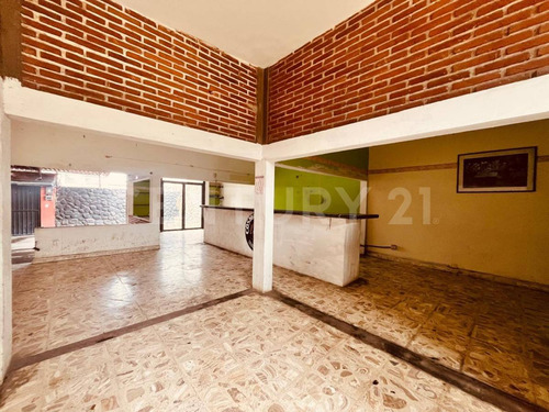 Rento Terreno Con Construcción, Col. Manantiales, Cuautla, Morelos.