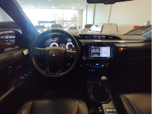 Imagen 22 de 24 de Toyota Hilux Srx 4x4 Mt