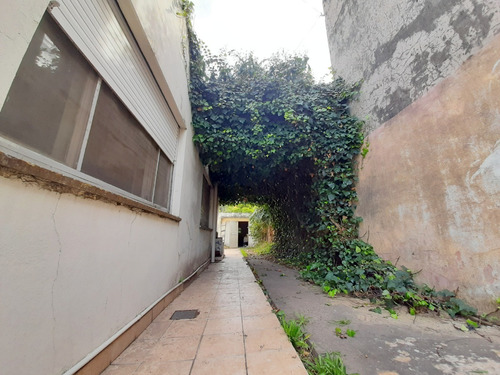 Imagen 15 de 27 de Venta De Casa De 3 Amb Con Cochera Pasante Y Amplio Lote.