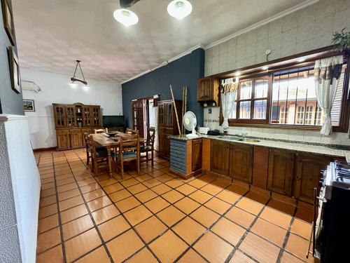 Suipacha 2800 - Casa De 3 Dormitorios En Venta Con Pileta - Rosario, Parque Casado