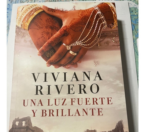 Una Luz Fuerte Y Brillante -  Viviana Rivero