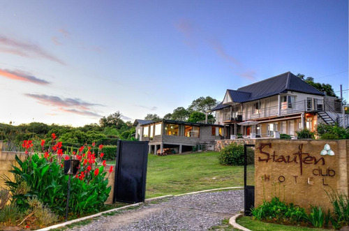 Hotel A La Venta En La Falda Con Fondo Al Dique