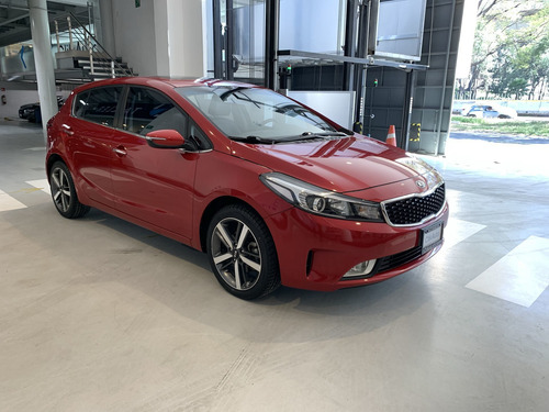 Imagen 13 de 15 de Kia Forte 2018 2.0 Sx 4 P At