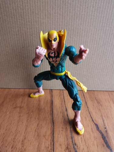 Figura Iron Fist / Apocalypse Series / Marvel Toybiz 