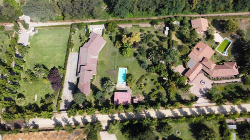 Casa En Venta De 7 Dorm. En Calera De Tango