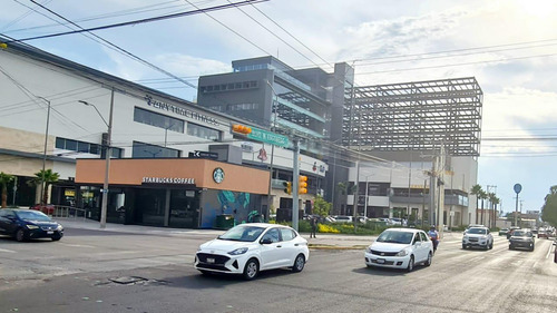 Local En Renta Punto Escobedo León Gto 400 M2