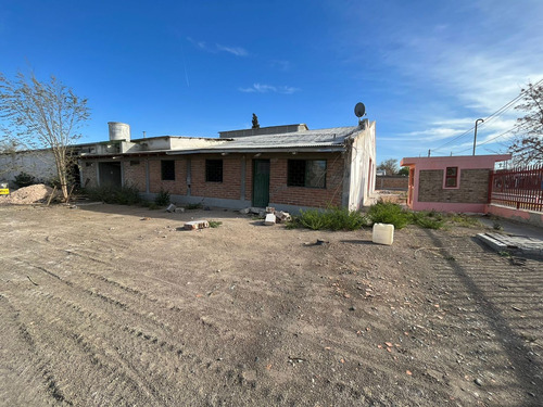 Re/max Vende Galpón En Allen.