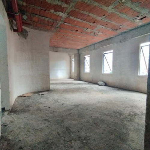 Oficina En Venta, Torre Empresarial Valoralta, Los Dos Caminos.
