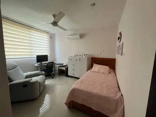 Cómodo Y Espacioso Apartamento De 120 Metros Como Nuevo, Con Dos Parqueaderos En Barrio Costa De Oro