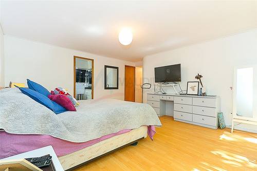 Departamento En Venta De 5 Dorm. En Providencia