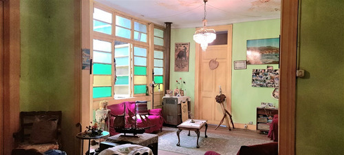 Casa En Venta De 6 Dorm. En Ñuñoa