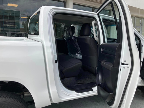 Imagen 9 de 16 de Toyota Hilux D/cabina 2.4 Tdi 150cv Dx 4x2 0km My2023