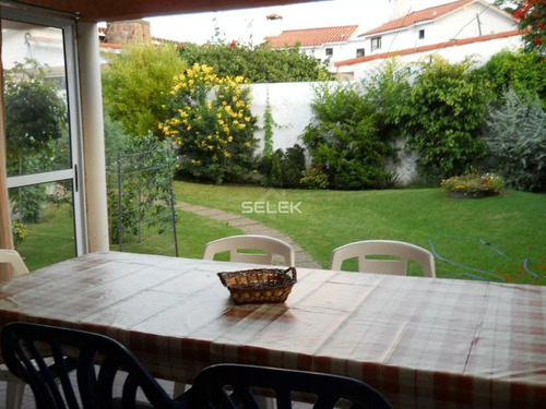 Vendo Chalet 5 Dormitorios, 2 Baños, Apto. Al Fondo, Calefacción, Chochera, Parrillero, Estufa A Leña, Próxima A La Playa