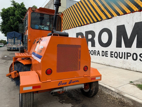 Imagen 5 de 15 de Barredora De Carretera Broce Broom Kr350 2014 Recién Import