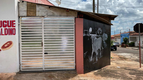 Prédio Comercial Com 4 Salas/lojas Tem Uma Area Aberta Que Pode Ser Utilizada Como Garagem Para 1 Veiculo
