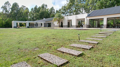 Destacada Casa Sobre La Costa En Balneario El Ensueño