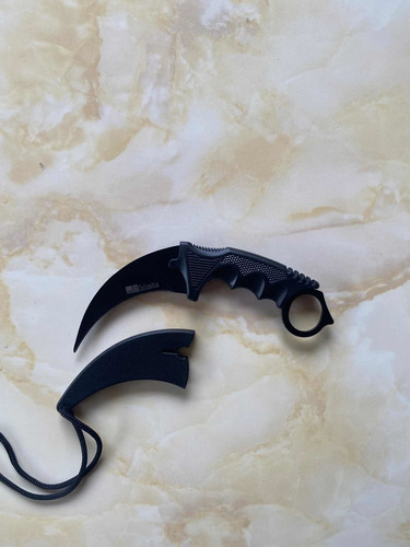 Cuchillo Karambit Táctico