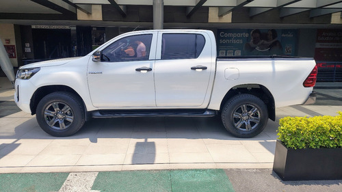 Toyota Hilux 2.7 Cabina Doble Sr Mt
