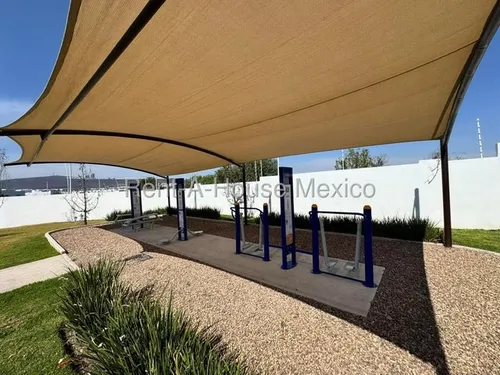 Renta. Casa De 3 Recámaras Con 1 En Planta Baja - Zákia | Rahqro