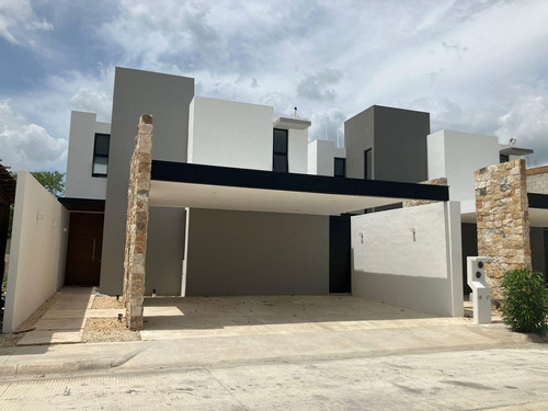 Casa En Venta En Mérida, Privada Airepuro, Lista.