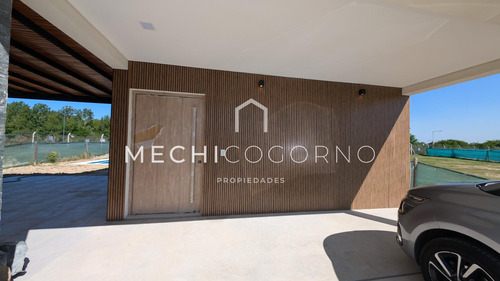 Casa En Venta En Dos Plantas 4 Habitaciones Pileta Perimetral