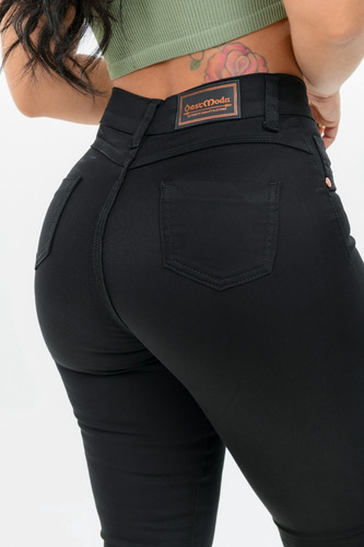 Imagem 9 de 10 de Calça Jeans Feminina Cós Alto Hot Pants Skinny Preta