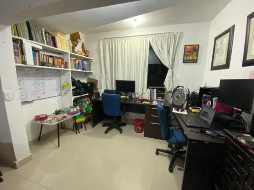 Hermosa Casa Dúplex Recién Renovada Con 4 Recamaras, Amplios Espacios Y Excelente Equipamiento