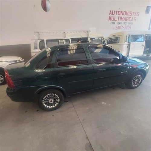 Chevrolet Corsa Sedan Premium 1.0 Gasolina Manual