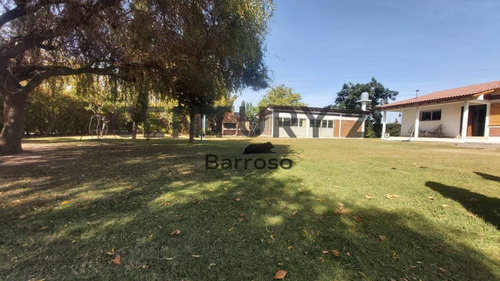 Imagen 2 de 26 de Se Vende Hermosa Casa Con Gran Terreno Lujan Perdriel