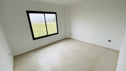 Venta | Casa A Estrenar Con Pileta | Barrio Costa Del Sol