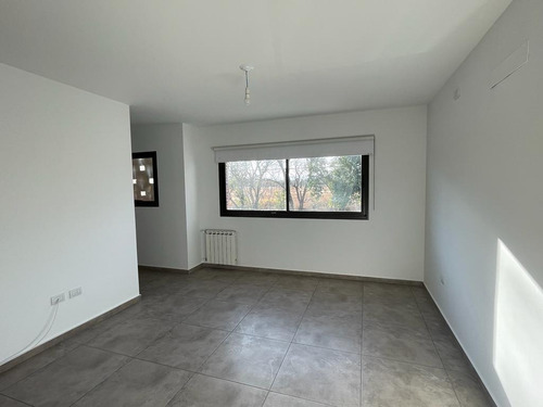 Imagen 15 de 22 de Duplex - 3 Dorm ( 1 En Suite ) - Escritorio - Calefacción Central