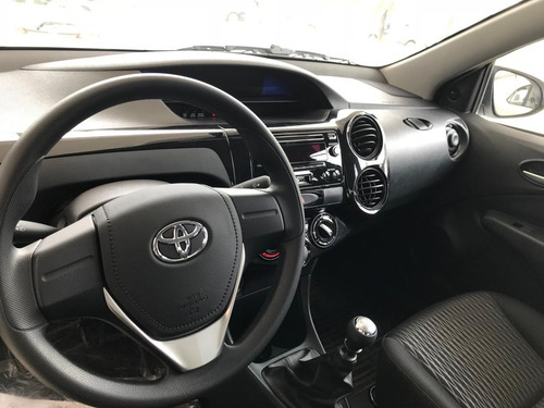 Imagen 11 de 14 de Toyota Etios 1.5 X 6m 5 Puertas