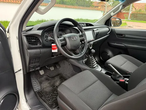Toyota Hilux 2.7cc Mt 2022