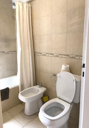 64 E/ 7 Y 8 - 2 Dorm Con Balcón-