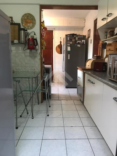 Casa En Venta De 5 Dorm. En Ñuñoa