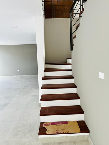Estrena Casa En Lomas De Juriquilla, 4 Recamaras, Una En Pb, 4 Baños, Jardín