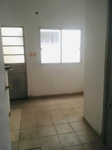 Alquiler Pocitos Depósito 60m2 Duplex Patio Garaje