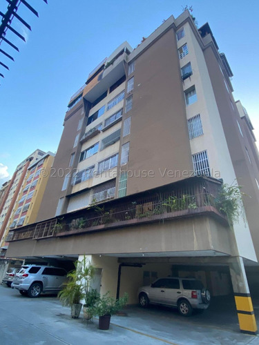 Hermoso Apartamento De 3 Niveles En Venta. La Urbina 