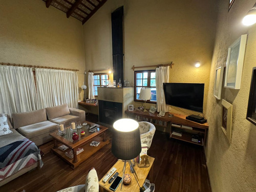 En Venta Espectacular Casa De Categoria En Agua De Oro