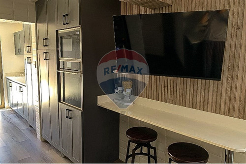 Moderna Casa Con Piscina En Sector Exclusivo