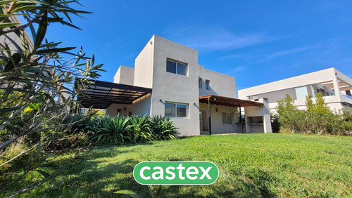 Casa En Venta En El Barrio Vistas De Puertos, Escobar