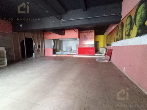 Local En Renta Con Vista Panorámica En El Tercer Piso De Plaza Vela