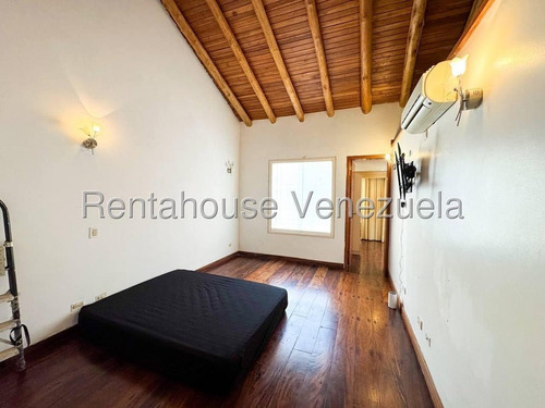 Casa En Venta En Alto Hatillo Con Imponente Vista Panorámica Al Ávila