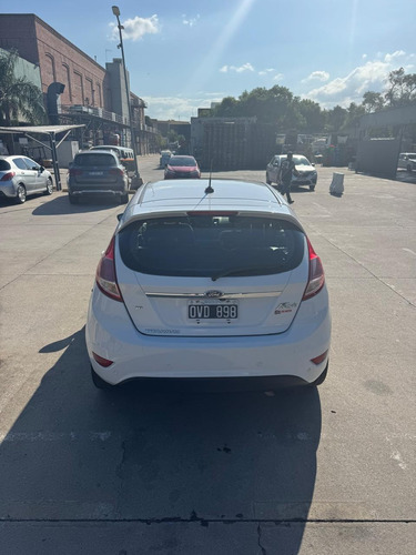Ford Fiesta Kinetic Titanium Año (2015) Km 94000 Exelente