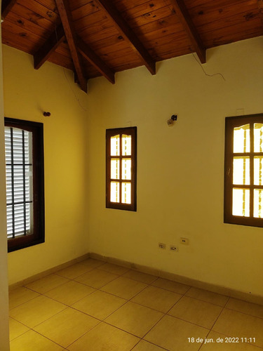 Casa Amplia, Exelente Estado Gral. (con Dto Opcional)