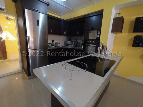 Se Vende Casa Los Samanes Urb. La Esmeraldas Maracay 23-6298 Al