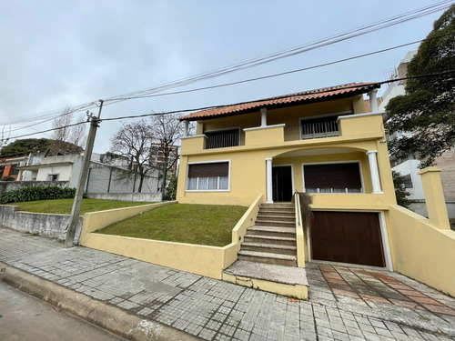 Imagen 17 de 18 de 4 Dormitorios Casa De Dos Plantas A 4 Cuadras Del Mar