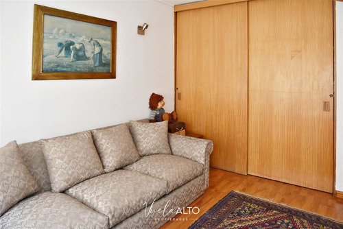 Departamento En Venta De 4 Dorm. En Las Condes / Metro Colon