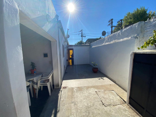 Casa En Venta 2 Dormitorios Y Parque. La Plata