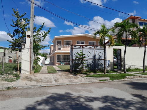 Villa En Venta, 2da. Línea De Playa Guayacanes 